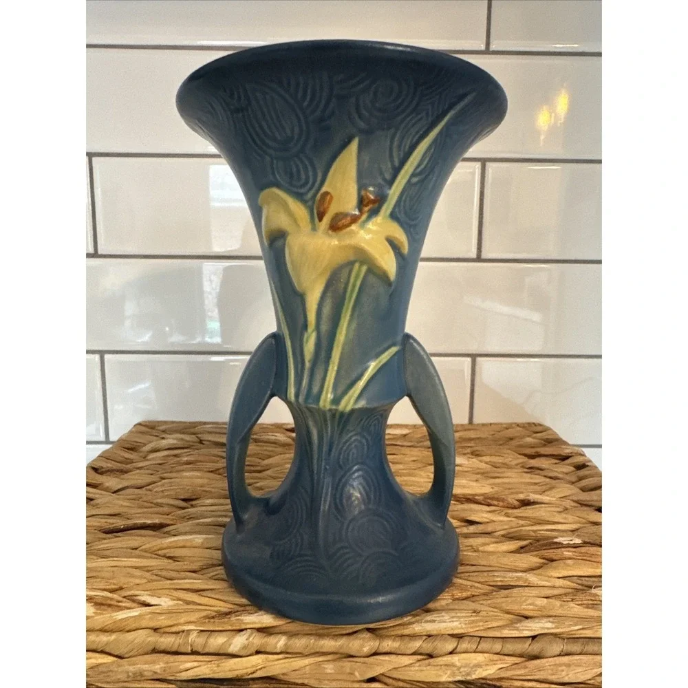 Roseville Pottery Zephyr Lily‎ 132-7